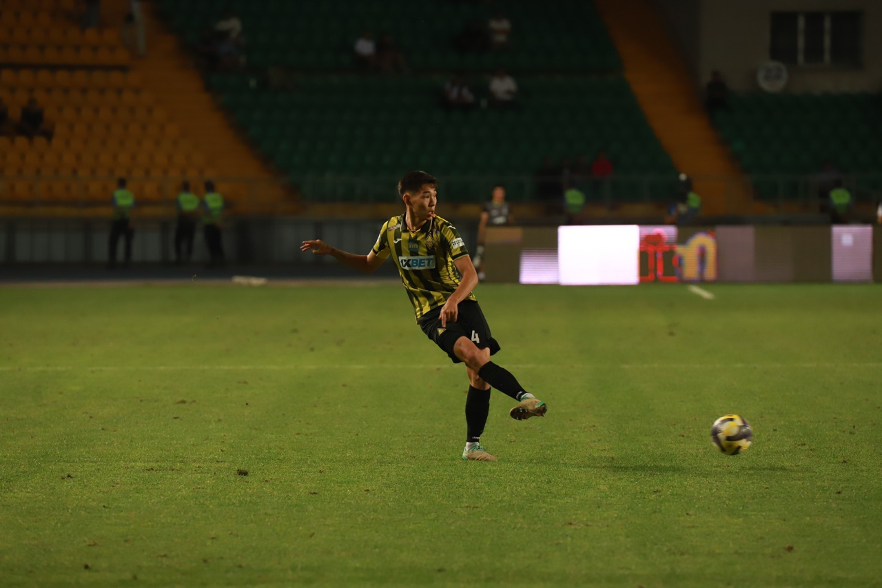 Дамир Касабулат продлил контракт с «Кайратом»